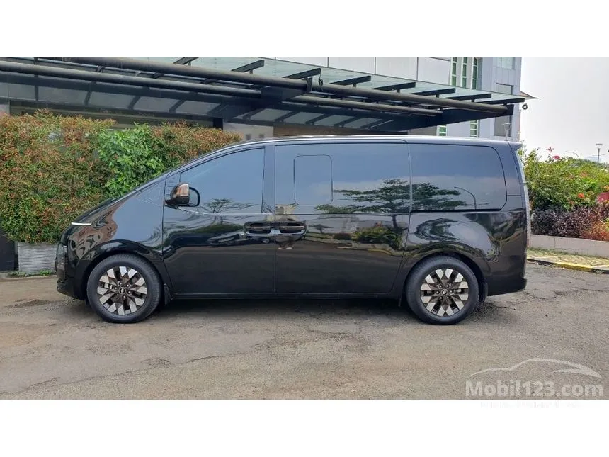 2022 Hyundai Staria Signature 7 MPV