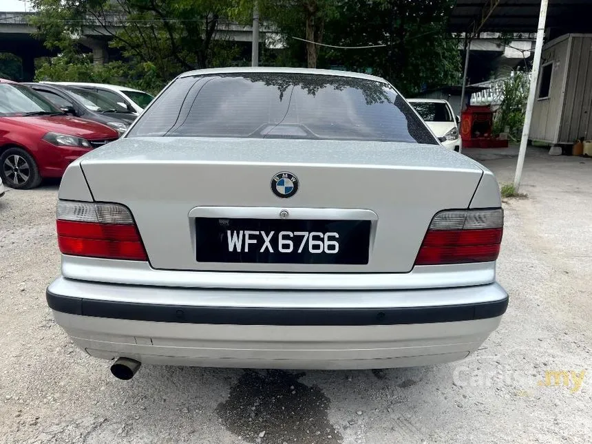 1997 BMW 318i Sedan