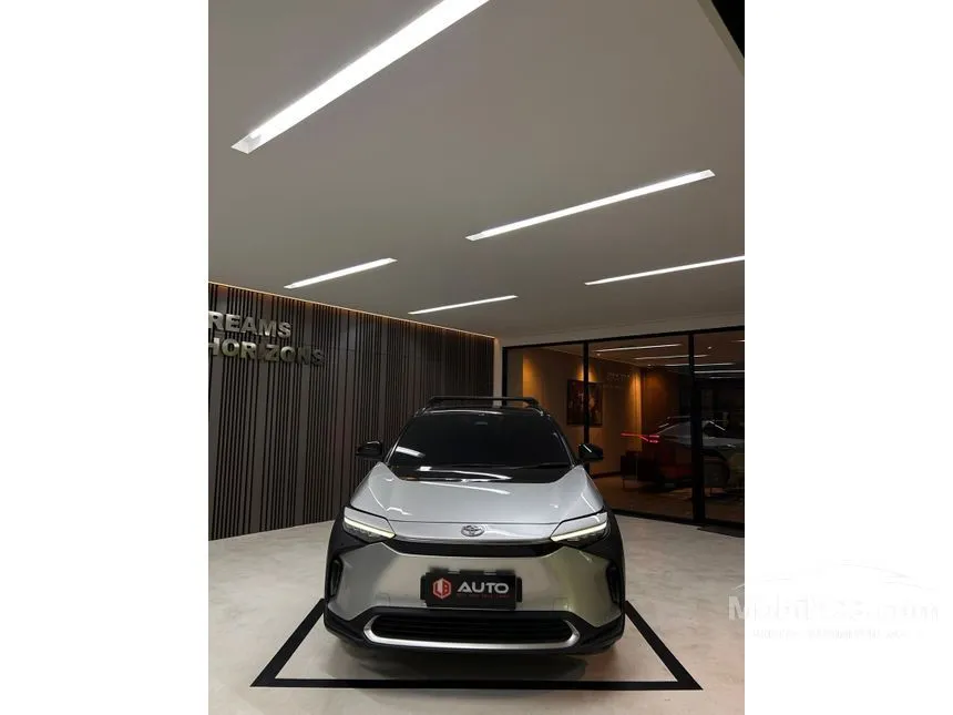 2023 Toyota BZ4X (2 Tone) SUV