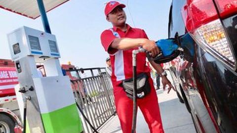 Penting! Ini Tips Cegah Mobil Terbakar Saat Isi Bensin di SPBU