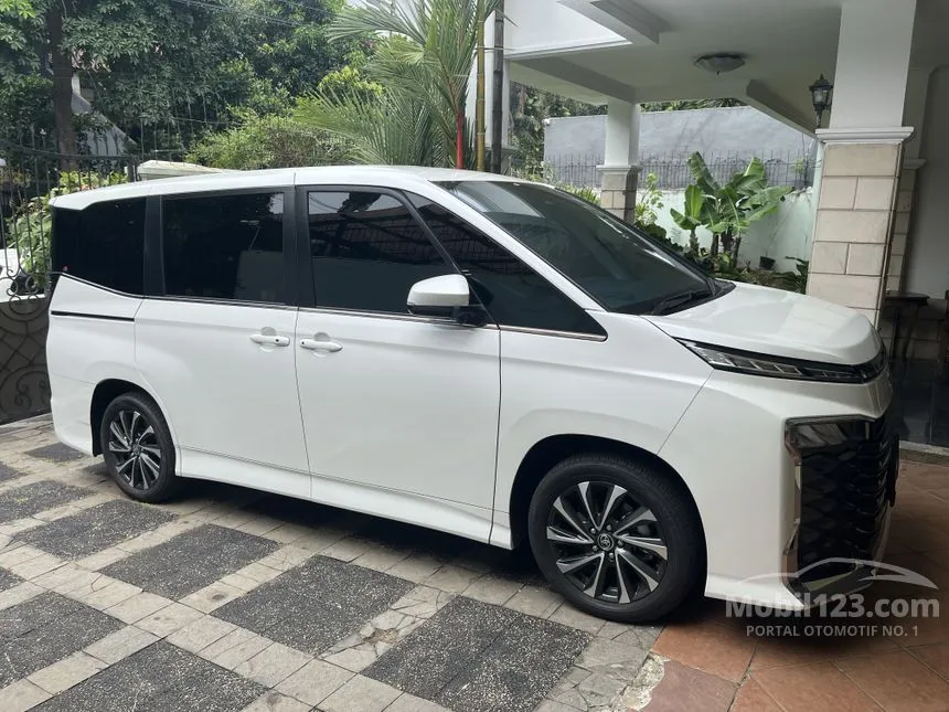Jual Mobil Toyota Voxy 2023 2.0 di DKI Jakarta Automatic Van Wagon Putih Rp 530.000.000