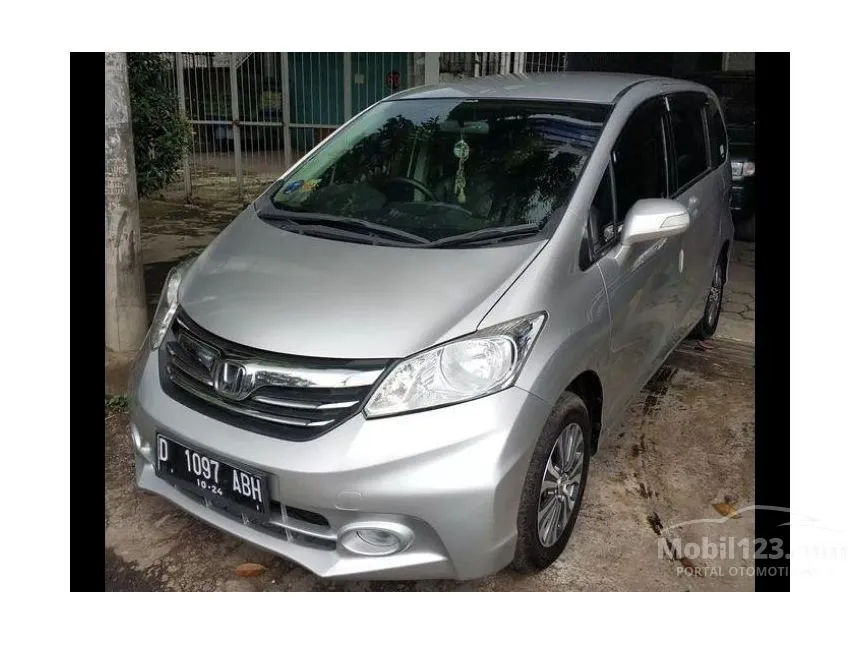 Jual Mobil Honda Freed 2013 E 1.5 di Jawa Barat Automatic MPV Abu