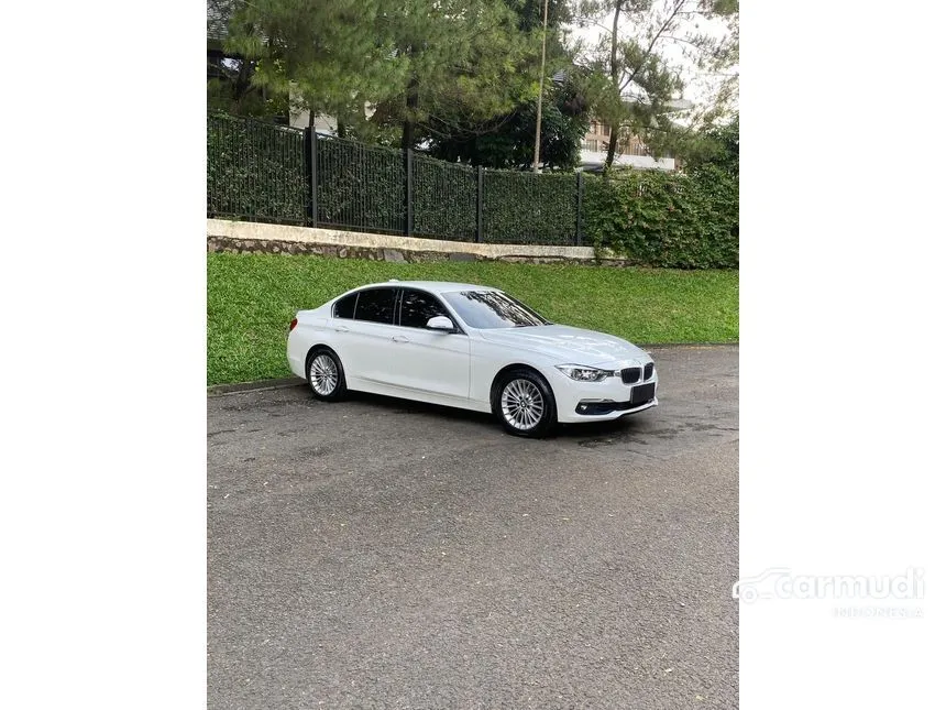 2019 BMW 320i Luxury Sedan