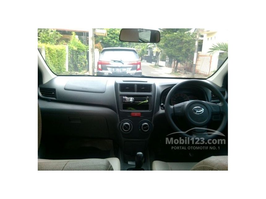 2014 Daihatsu Xenia D STD MPV