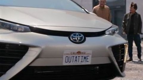 Toyota Mirai Nostalgia dengan Film Back to The Future