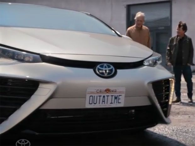 Toyota Mirai Nostalgia dengan Film Back to The Future