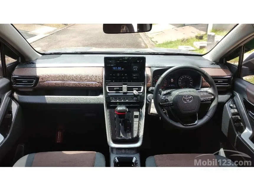 2022 Toyota Kijang Innova Zenix V (Non Premium Color) MPV