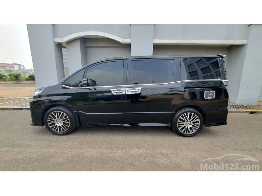 2018 Toyota Voxy MPV