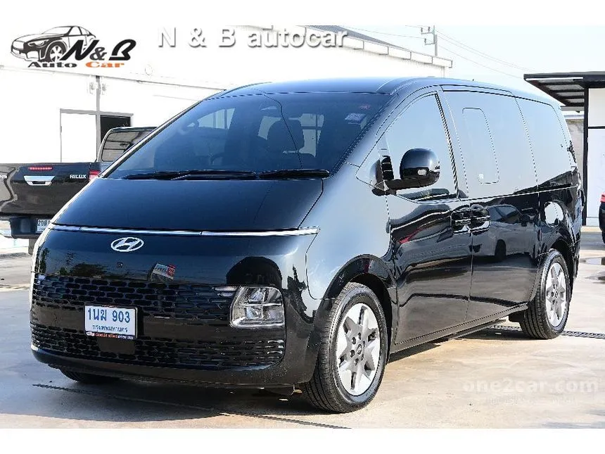 2022 Hyundai Staria SEL Van