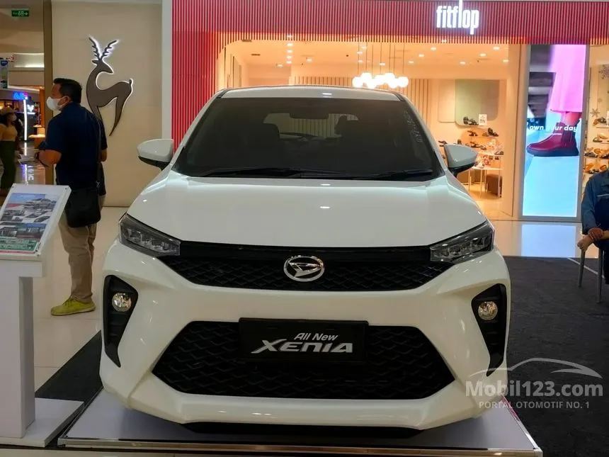 Jual Mobil Daihatsu Xenia 2024 R 1.3 di Banten Automatic MPV Putih Rp 231.450.000