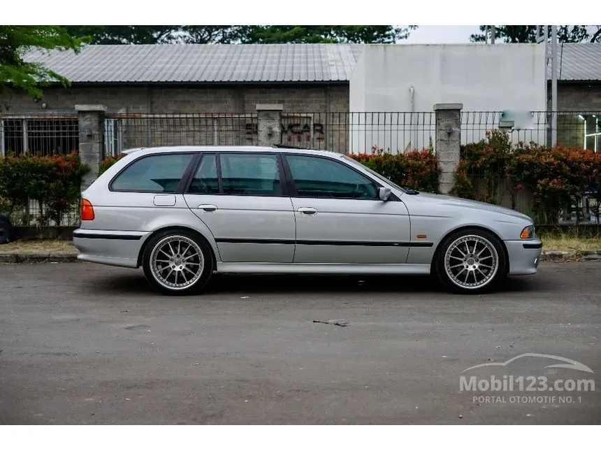 2000 BMW 528i Wagon