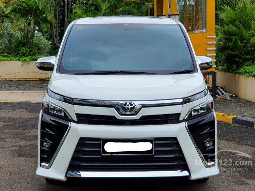 Toyota Voxy Bekas 2019, Baru Jalan 9 Ribu Km Harga Selisih Rp 95 Juta ...