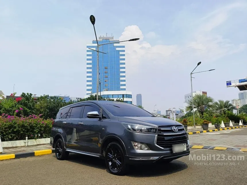 Jual Mobil Toyota Innova Venturer 2018 2.0 di Banten Automatic Wagon Abu