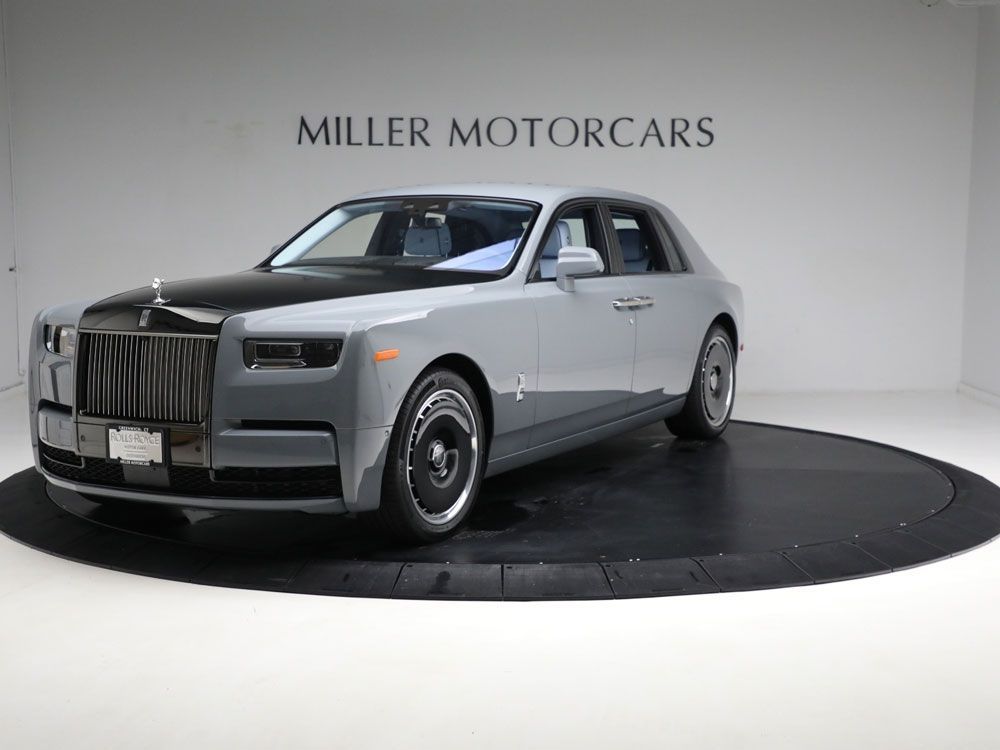 Harga ‘Mengerikan’ Rolls-Royce Phantom, Cuma Jadi Impian buat yang Gajinya Numpang Lewat