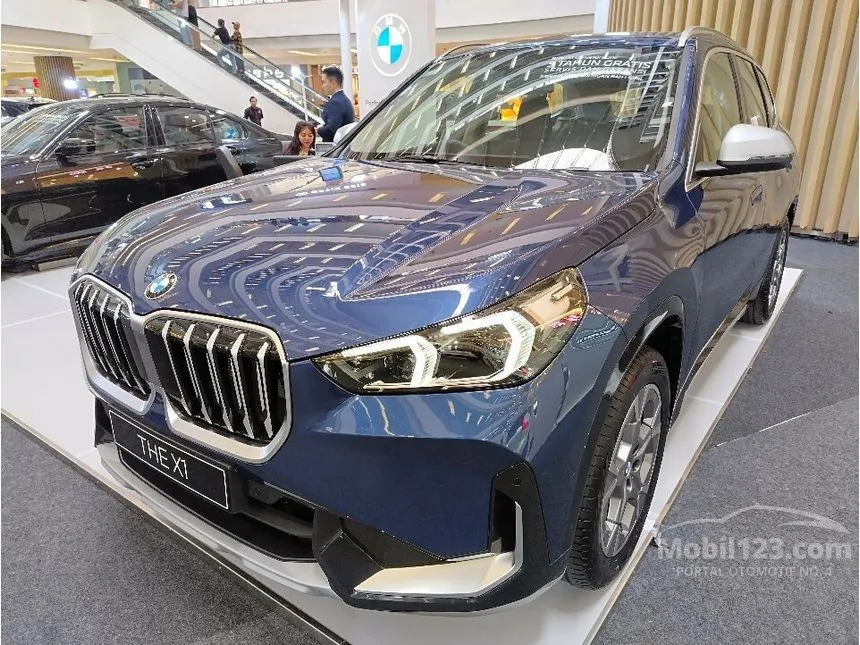 Jual Mobil BMW X1 2023 sDrive18i xLine 1.5 di DKI Jakarta Automatic SUV Biru Rp 970.000.000