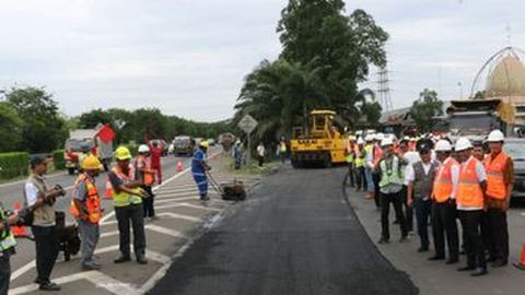 Aspal Plastik Mulai di Ujicoba di Rest Area Tol Jakarta - Merak