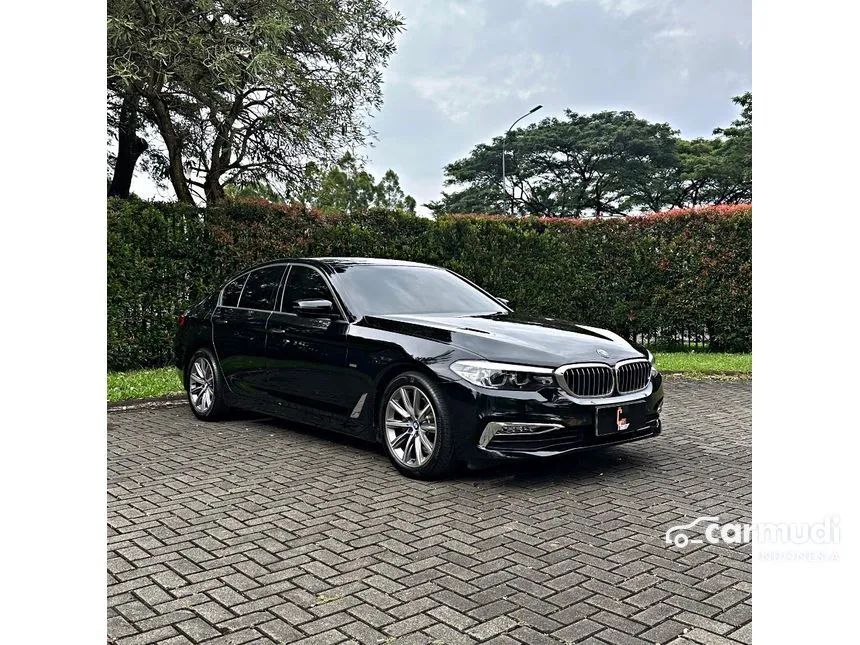 2018 BMW 520i Luxury Sedan