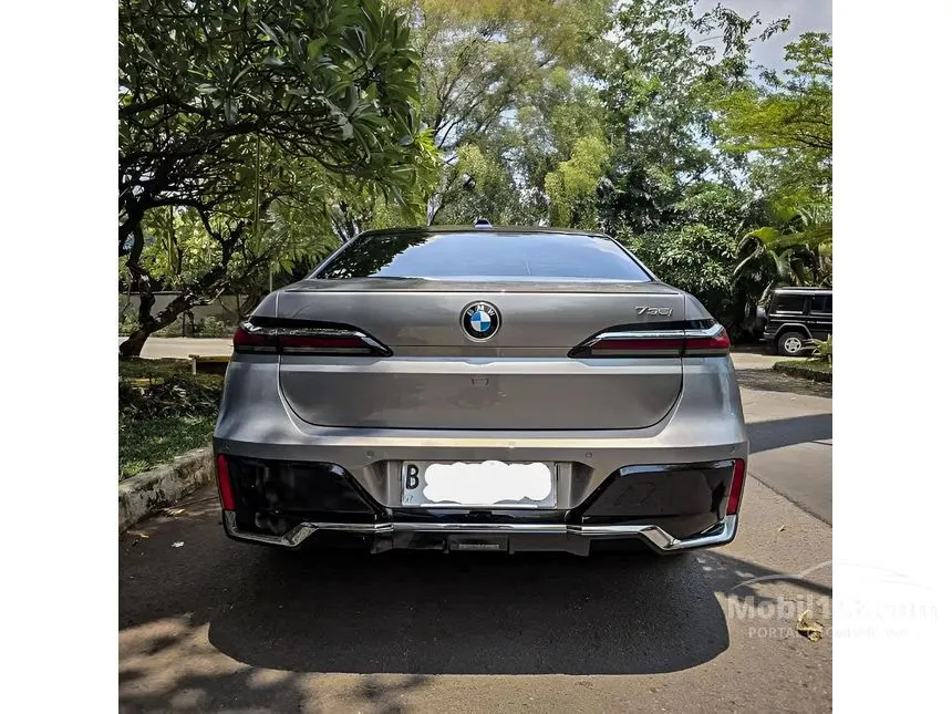 2023 BMW 735i M Sport Sedan