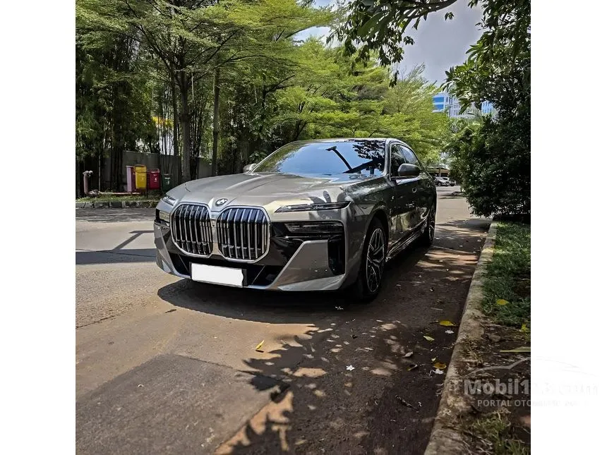2023 BMW 735i M Sport Sedan