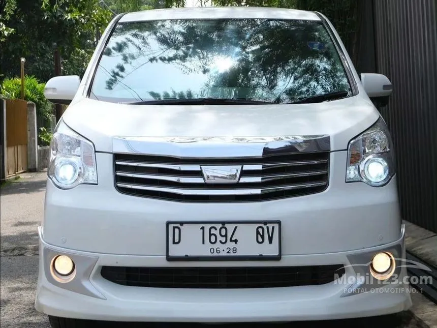 Jual Mobil Toyota NAV1 2013 V 2.0 di Jawa Barat Automatic MPV Putih Rp 179.000.000