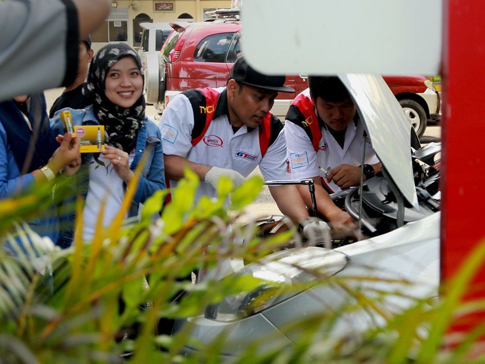 NGK Edukasi Puluhan Komunitas Toyota dan Daihatsu