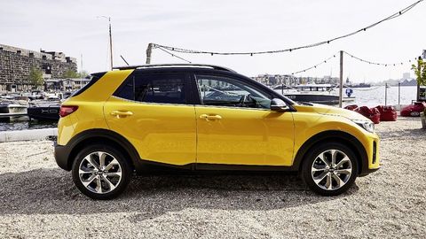 Kia Stonic Makes World Debut, Competes with B-Segment SUVs