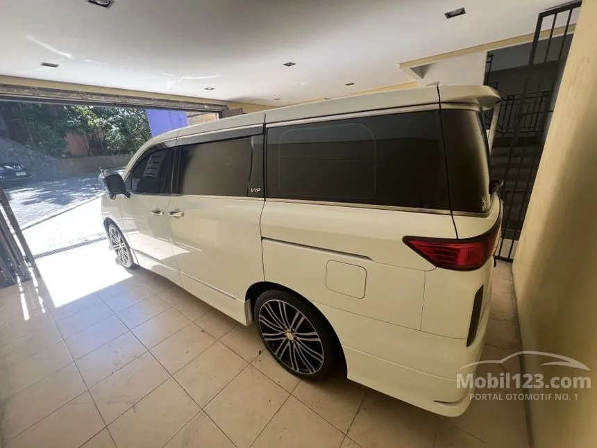 2011 Nissan Elgrand Highway Star MPV