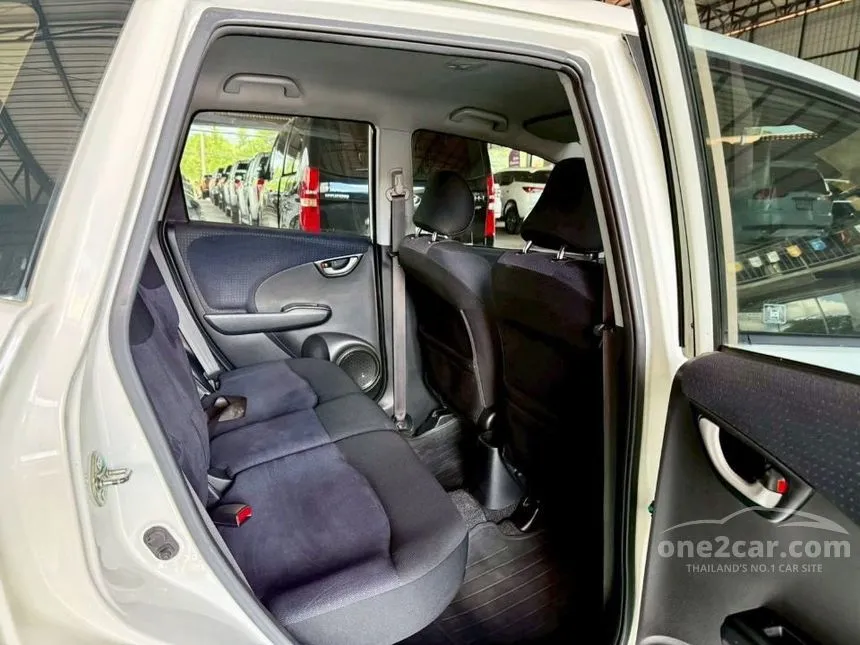 2011 Honda JAZZ V Hatchback