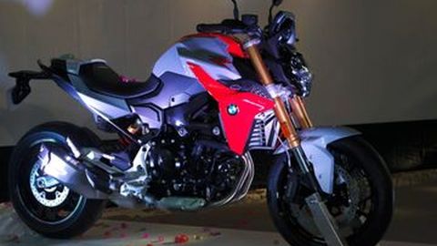 Harga BMW F 900 R Setara dengan Toyota Kijang Innova