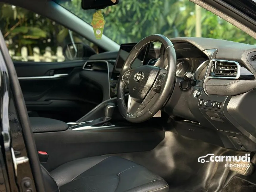 2021 Toyota Camry V Sedan