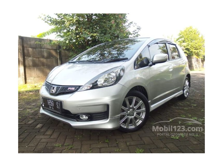 Jual Mobil Honda Jazz 2013 RS 1.5 di Jawa Timur Manual Hatchback Silver