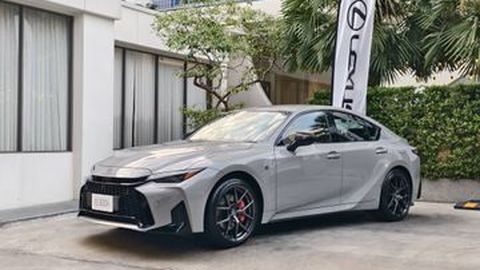LEXUS IS300h สวยเรียบแบบไม่ตะโกน