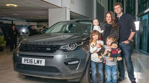 Land Rover Discovery Sport Edisi Hari Ibu