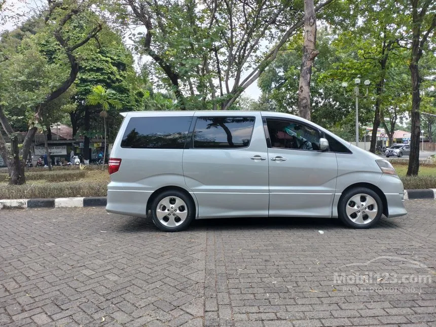 Mewah dan Berwibawa: Mengupas Keistimewaan Toyota Alphard Abu-Abu