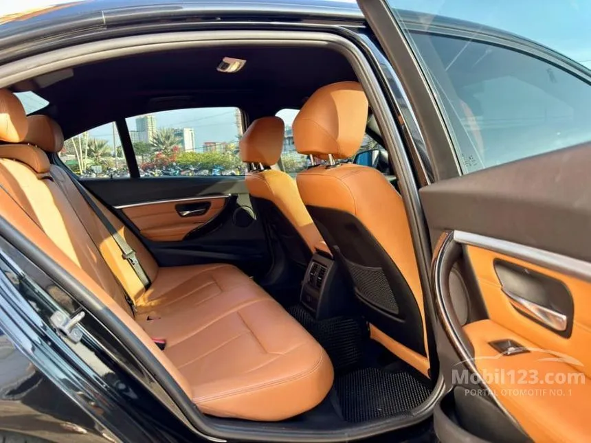 2018 BMW 320i Luxury Sedan