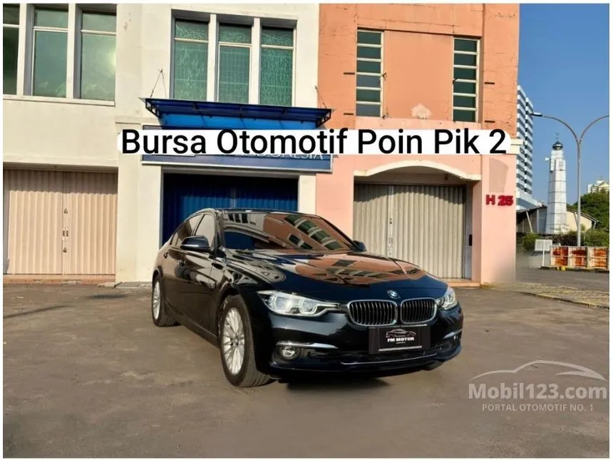 2018 BMW 320i Luxury Sedan