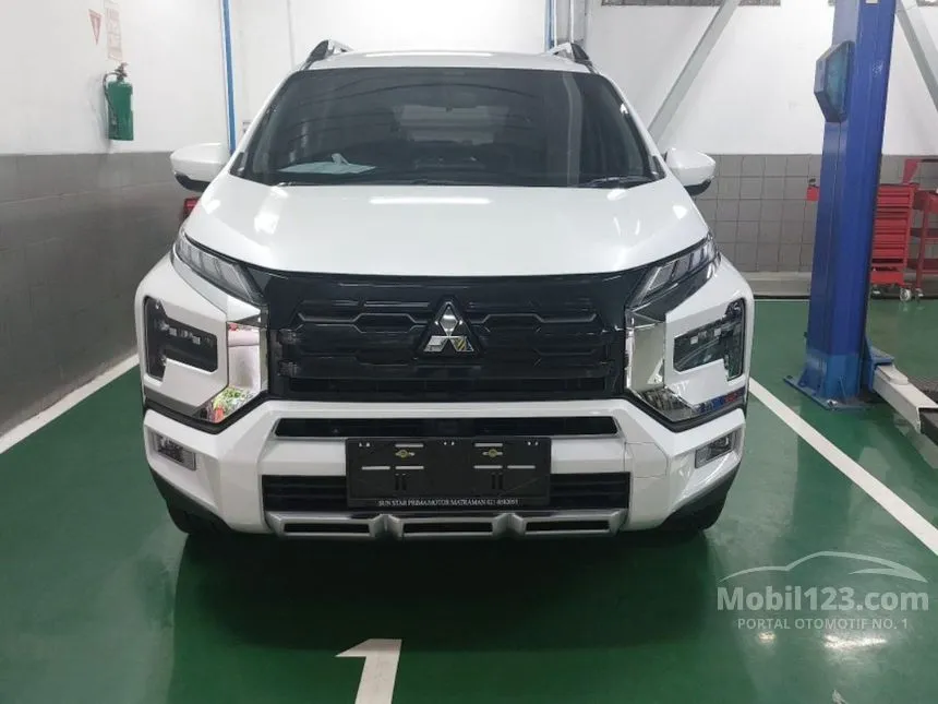 Jual Mobil Mitsubishi Xpander 2023 CROSS Premium Package 1.5 di Jawa Barat Automatic Wagon Putih Rp 319.650.000
