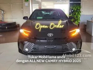 2025 Toyota Camry 2.5 Hybrid (Premium Color) Sedan