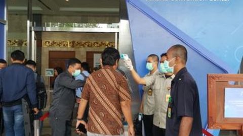 Cegah Corona Meluas, GIICOMVEC 2020 Pindai Suhu Pengunjung