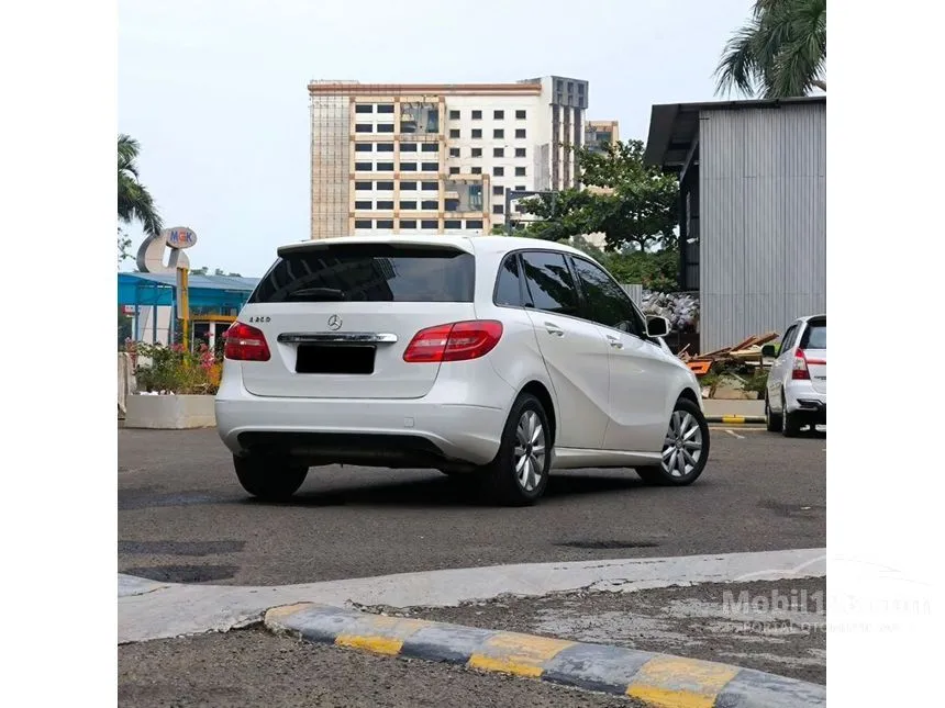 2013 Mercedes-Benz B200 Urban Hatchback