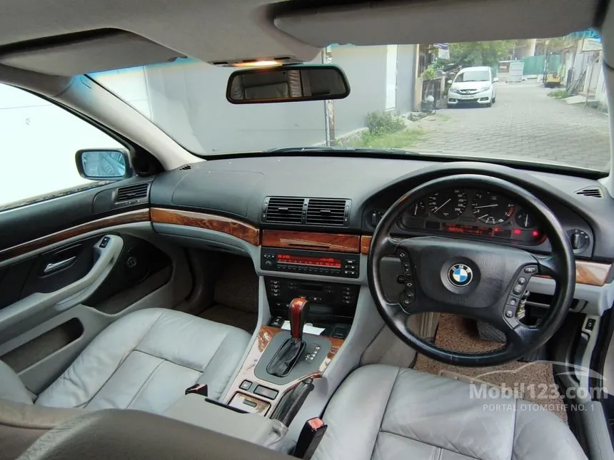 2002 BMW 530i Sedan