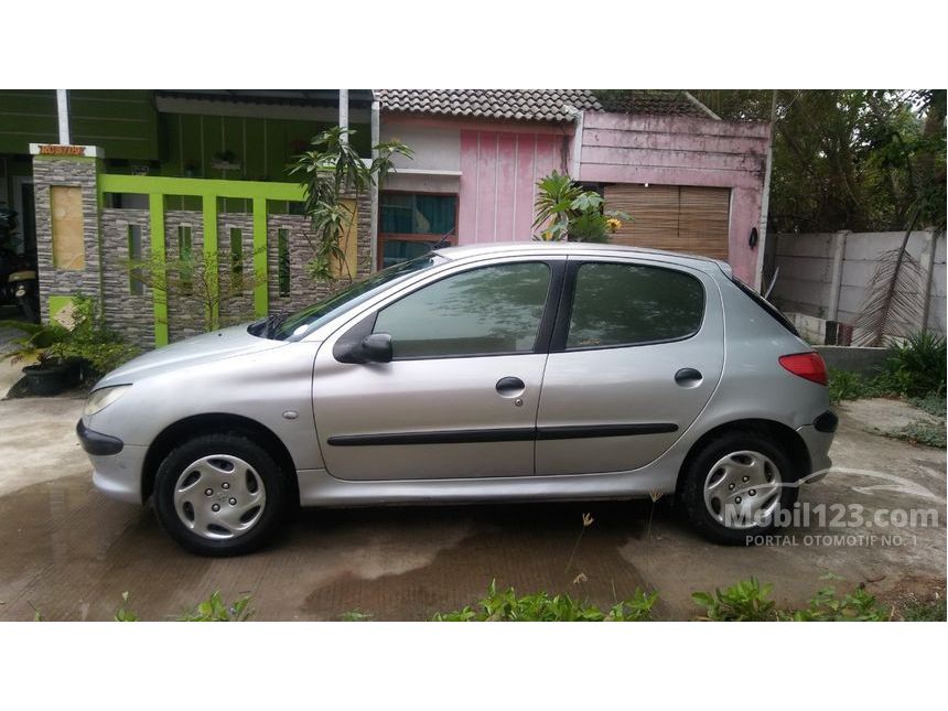 Jual Mobil Peugeot 206 2001 XR 1.4 di Banten Manual Hatchback Silver Rp