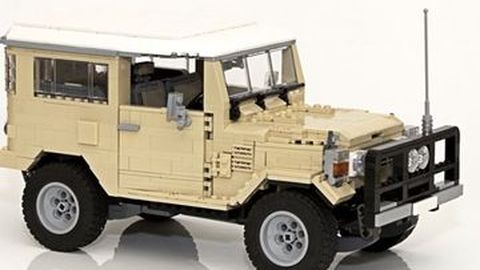 Replika Toyota Land Cruiser 40 Series dari LEGO