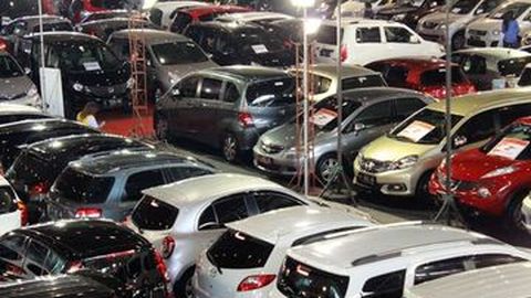 Pilih Beli Mobil Bekas dari Pengguna atau Showroom?