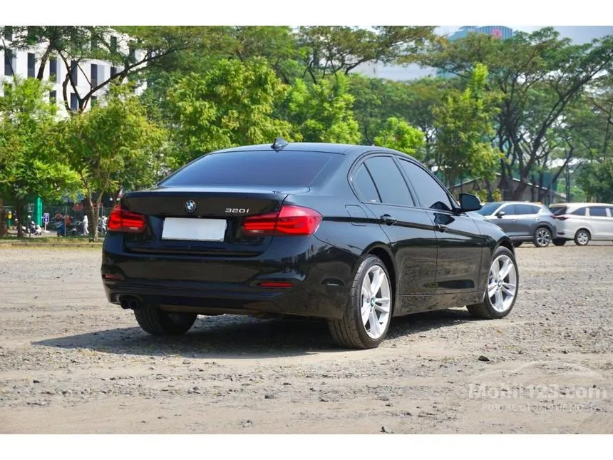 2019 BMW 320i Sport Shadow Edition Sedan