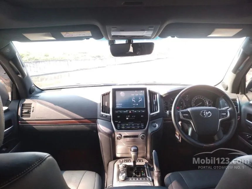 2014 Toyota Land Cruiser 200 Full spec SUV