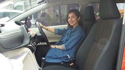 Tante Hanifa Jatuh Cinta pada Pandangan Pertama