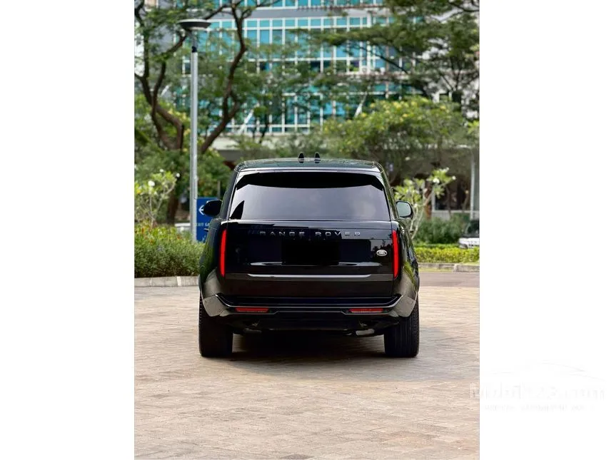 2023 Land Rover Range Rover Vogue PHEV P440e LWB SUV