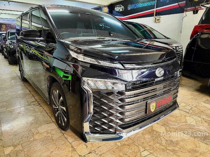 2023 Toyota Voxy (Premium Color) MPV