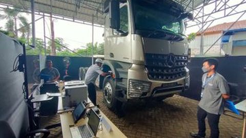 Cara Mercedes-Benz Bikin Para Pembeli Truk dan Bus Mereka Makin Puas
